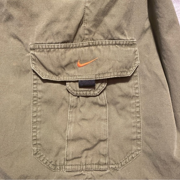 Nike Cotton Cargo Shorts Army Green Orange Swoosh Size Large 10in Inseam - Picture 6 of 6